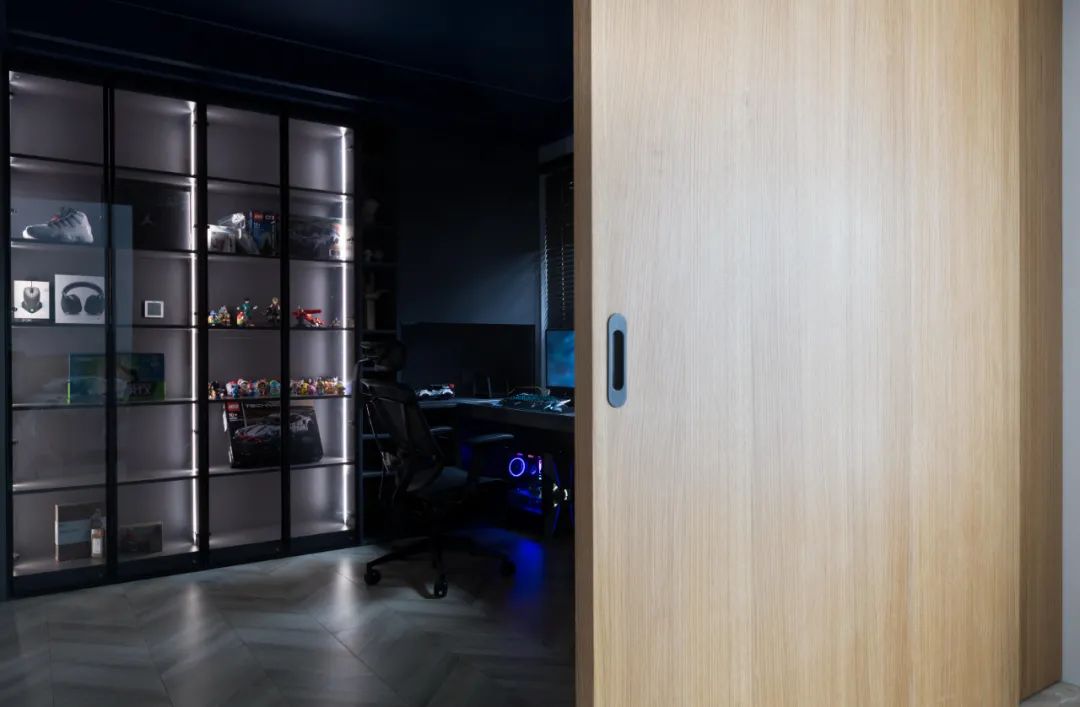 梵高像素畫，主臥電競房，這個(gè)家“潮”的很克制