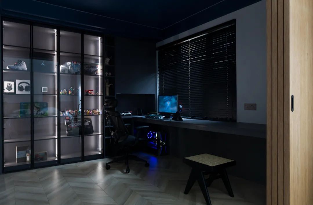 梵高像素畫，主臥電競房，這個(gè)家“潮”的很克制