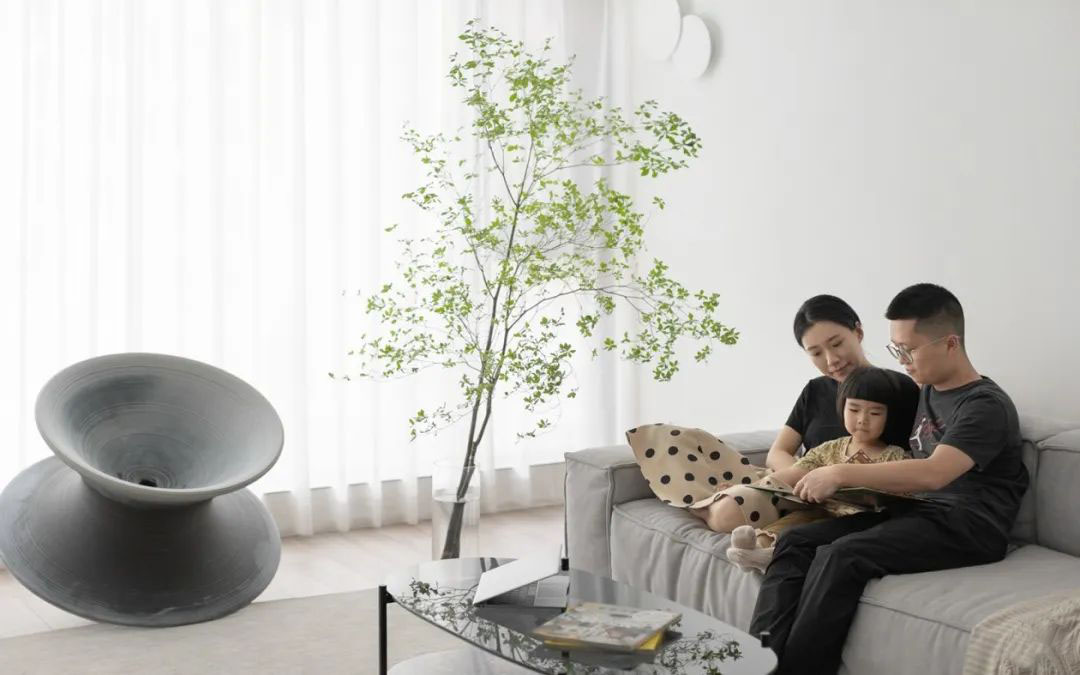 工作如此繁雜，居家何不簡單一些？三口之家的極簡美宅