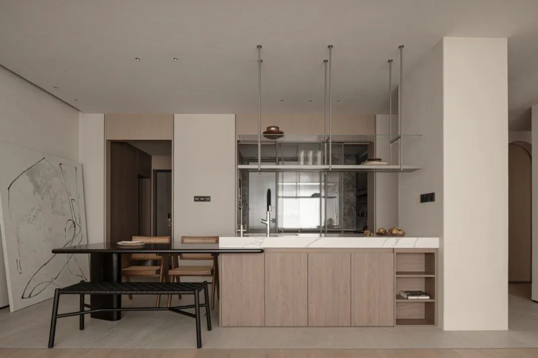 樸素用色大膽拆改丨健身房、衣帽間，他家“圓潤(rùn)”又全能