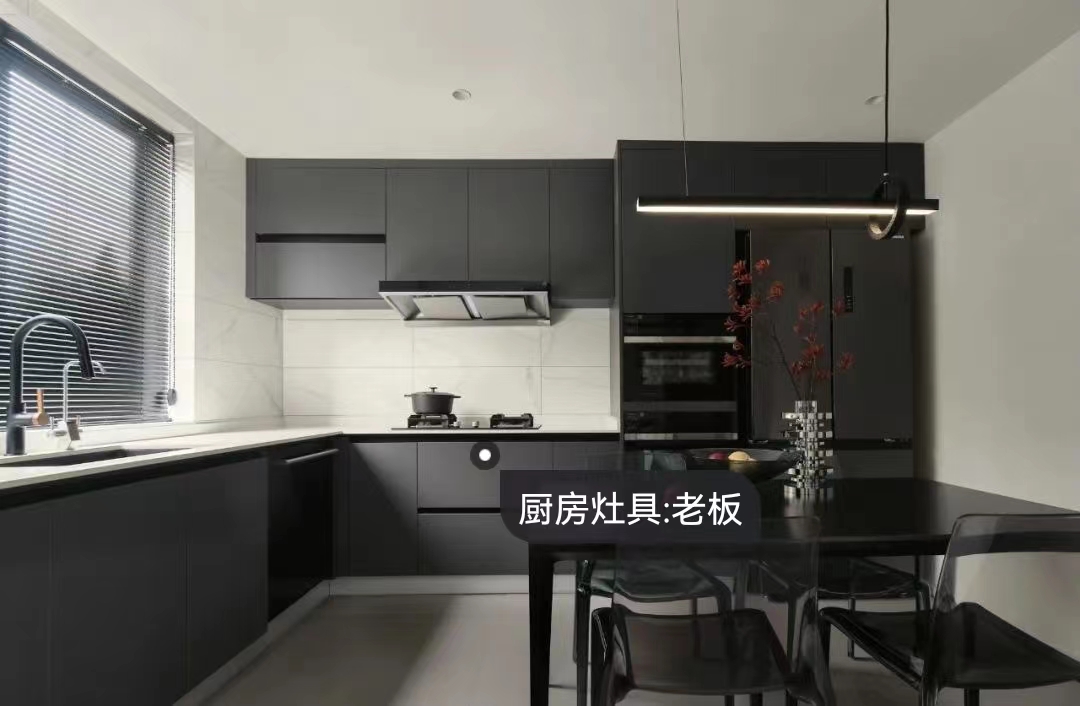 輕墨淡彩丨鏟屎官的前衛(wèi)自宅，黑白濾鏡下的獨(dú)居日常