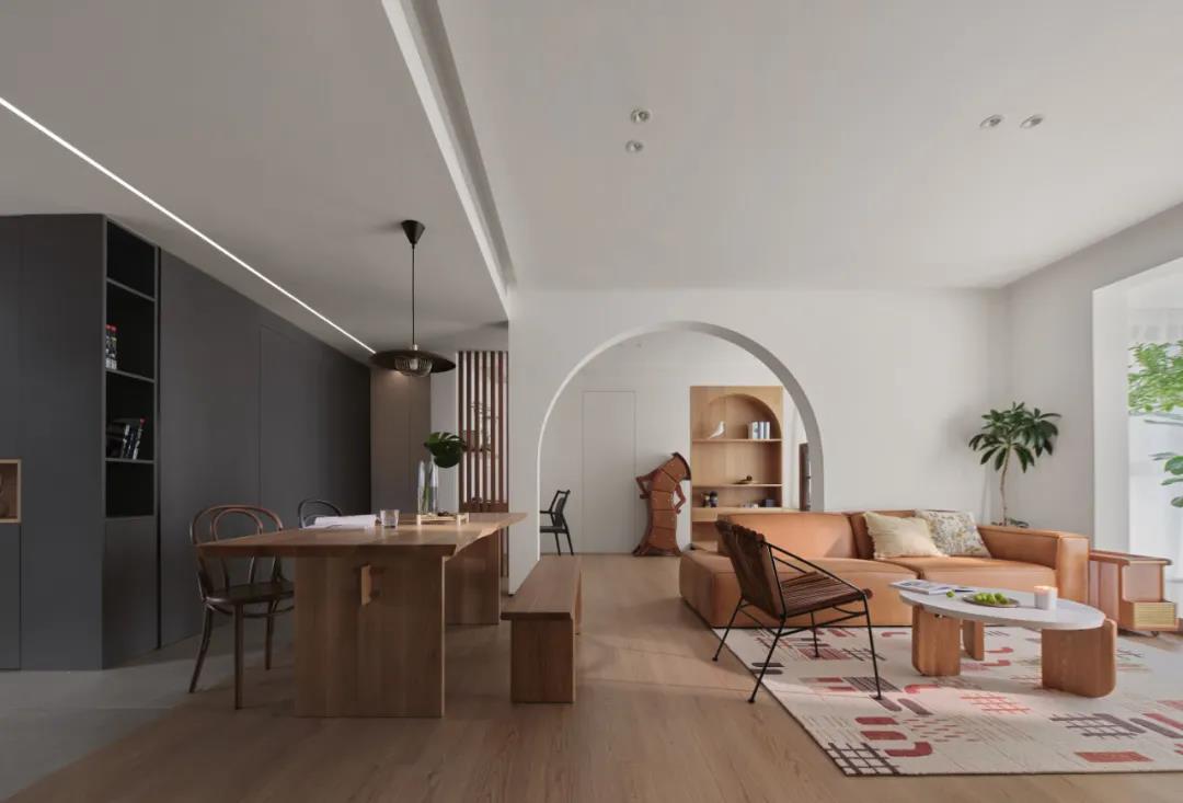質感與溫度交融，木質的藝術之家，簡約線條勾勒多樣生活