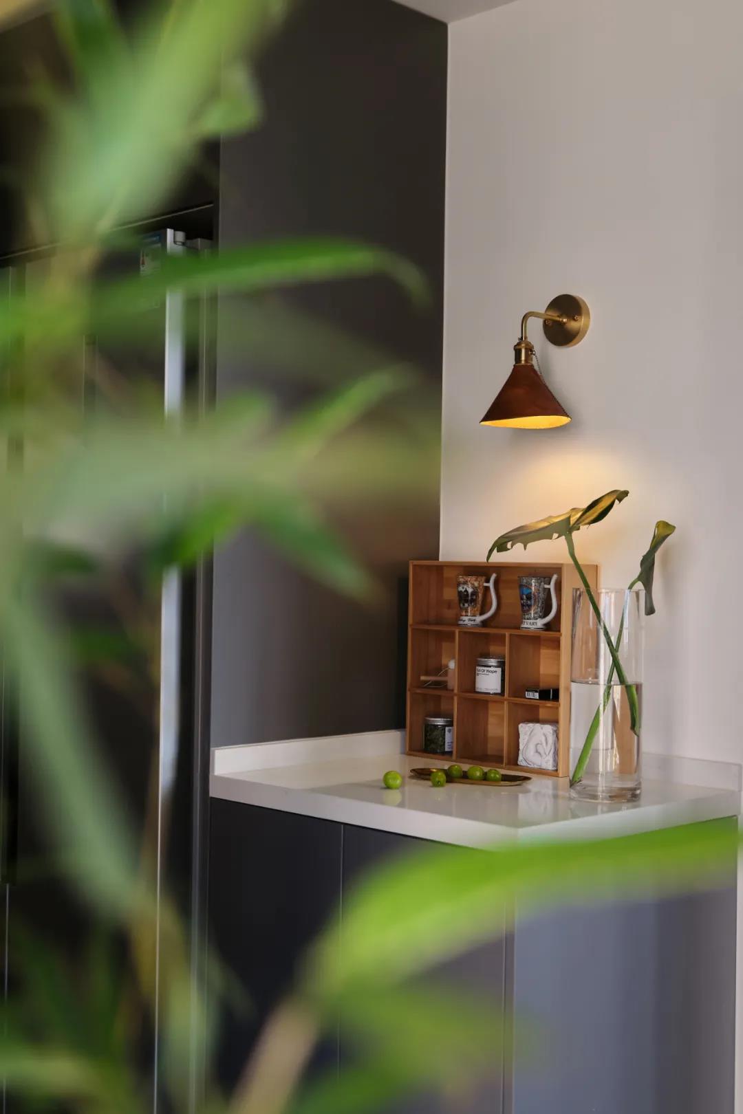 質感與溫度交融，木質的藝術之家，簡約線條勾勒多樣生活