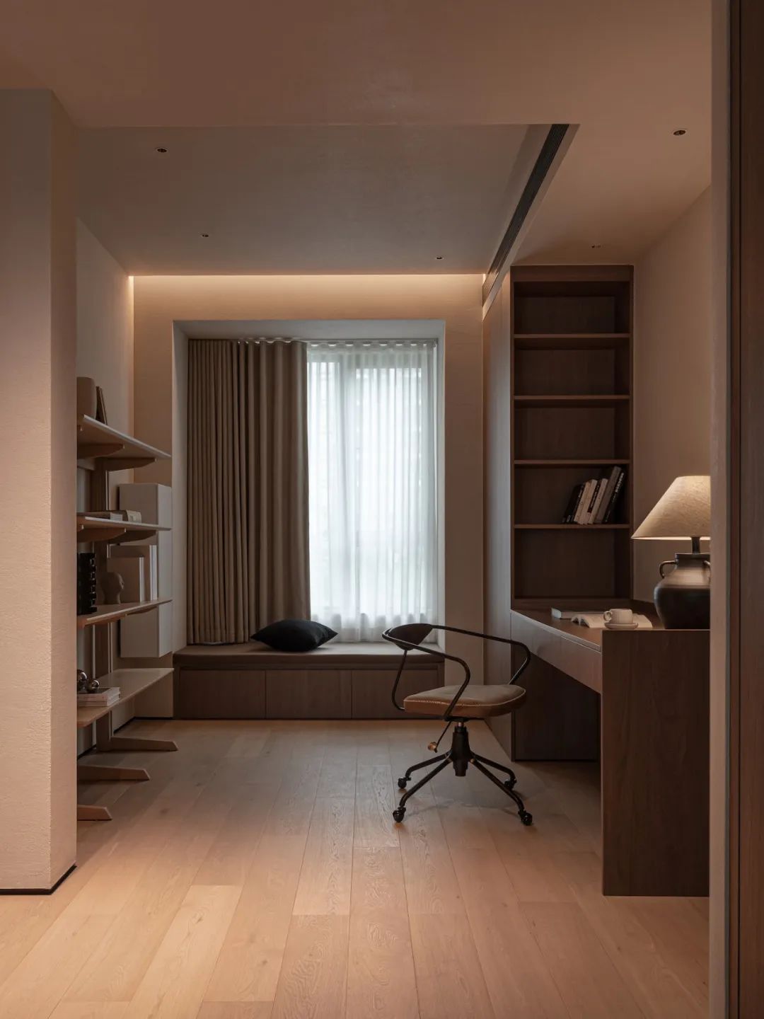 樸素用色大膽拆改丨健身房、衣帽間，他家“圓潤(rùn)”又全能