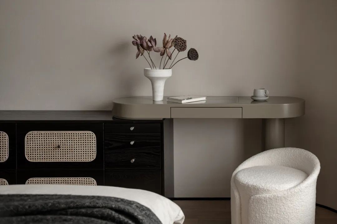 樸素用色大膽拆改丨健身房、衣帽間，他家“圓潤(rùn)”又全能