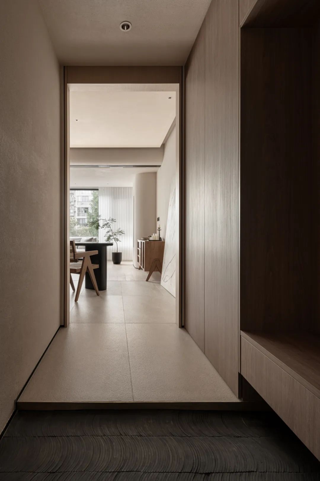 樸素用色大膽拆改丨健身房、衣帽間，他家“圓潤(rùn)”又全能