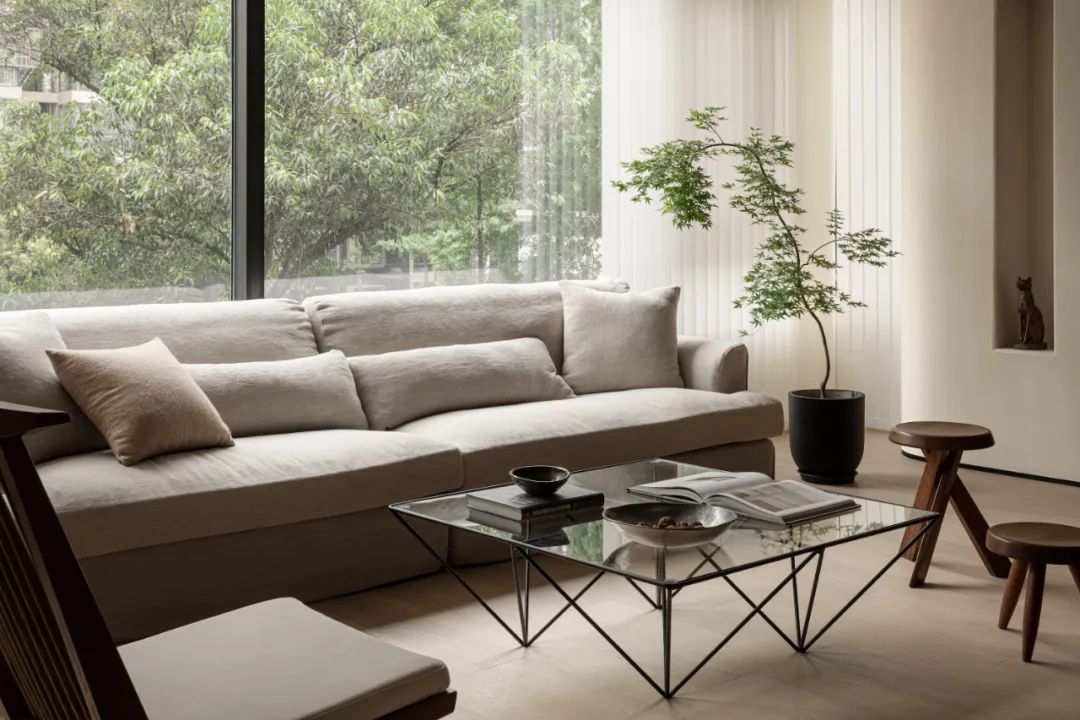 樸素用色大膽拆改丨健身房、衣帽間，他家“圓潤(rùn)”又全能