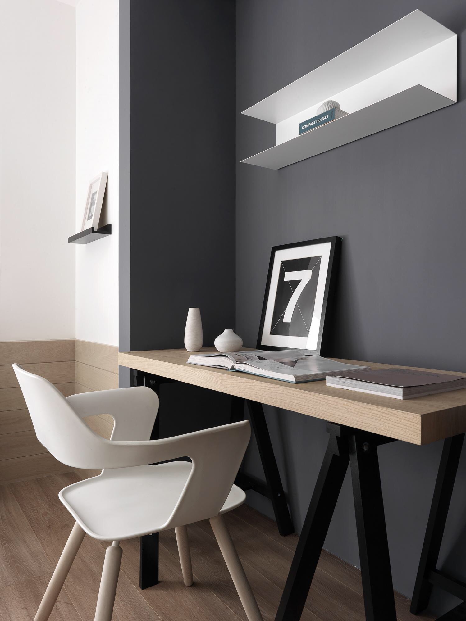 材質(zhì)限定功能邊界丨玻璃書(shū)房——暗系家裝里的一道光