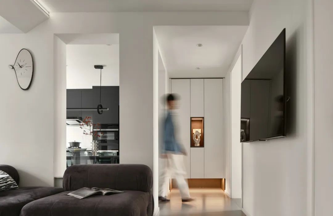 輕墨淡彩丨鏟屎官的前衛(wèi)自宅，黑白濾鏡下的獨(dú)居日常