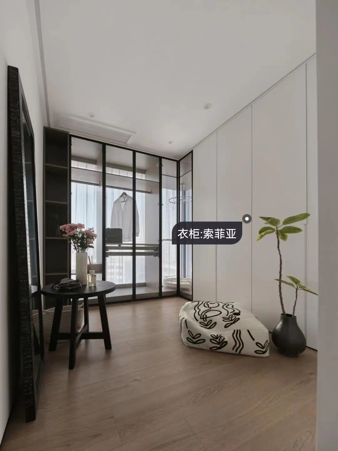 質感與溫度交融，木質的藝術之家，簡約線條勾勒多樣生活