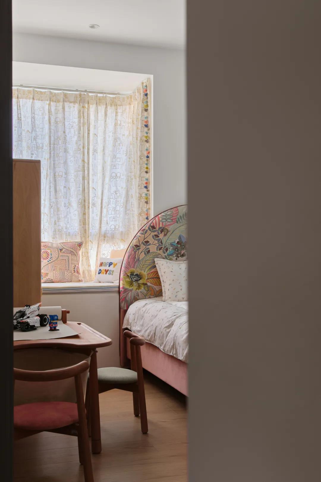 質感與溫度交融，木質的藝術之家，簡約線條勾勒多樣生活