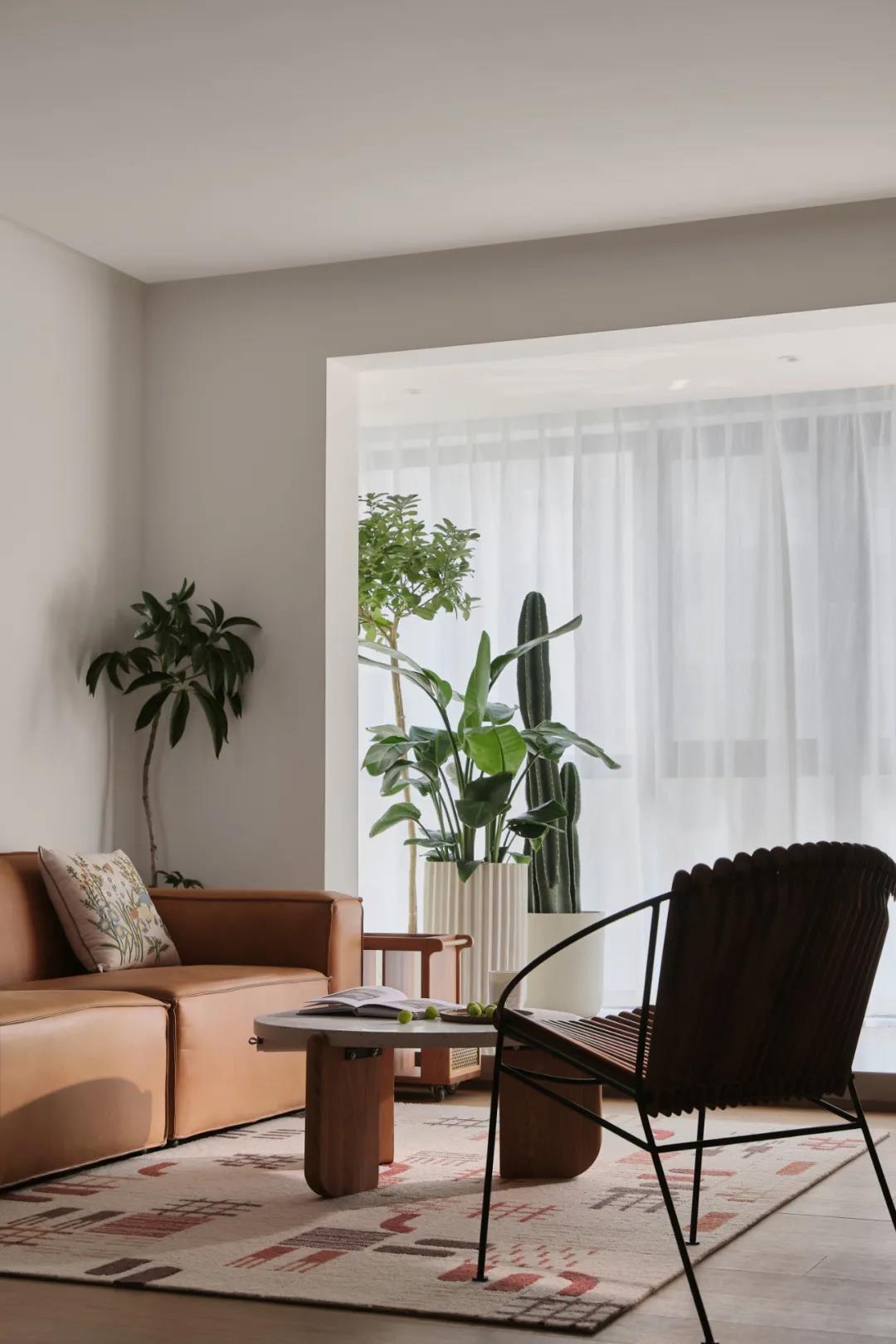 質感與溫度交融，木質的藝術之家，簡約線條勾勒多樣生活