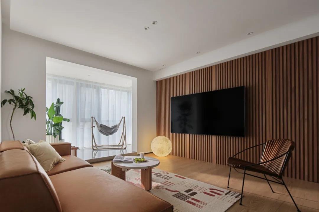 質感與溫度交融，木質的藝術之家，簡約線條勾勒多樣生活