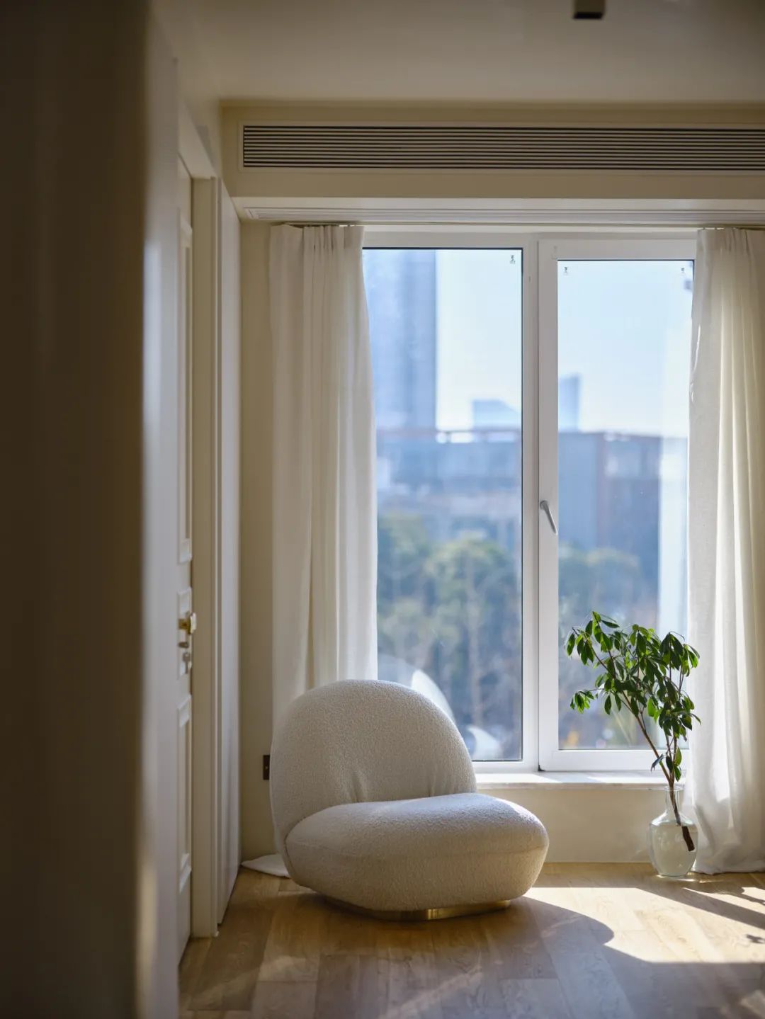 溫潤奶油風(fēng)~無用隔墻應(yīng)拆盡拆，宅家盡享“日月同輝”