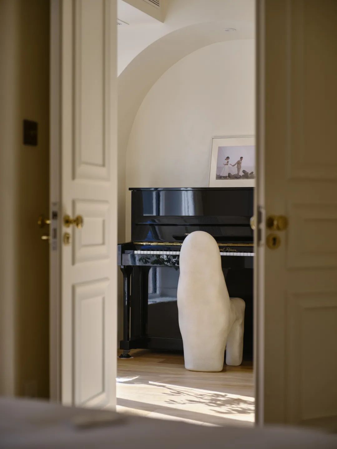 溫潤奶油風(fēng)~無用隔墻應(yīng)拆盡拆，宅家盡享“日月同輝”