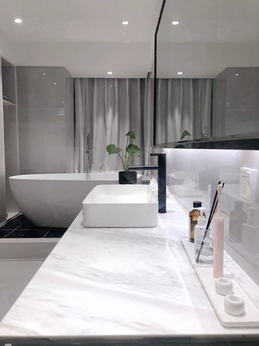 淡雅原木軟裝滿屋書香，東方審美里的別樣禪意煙火