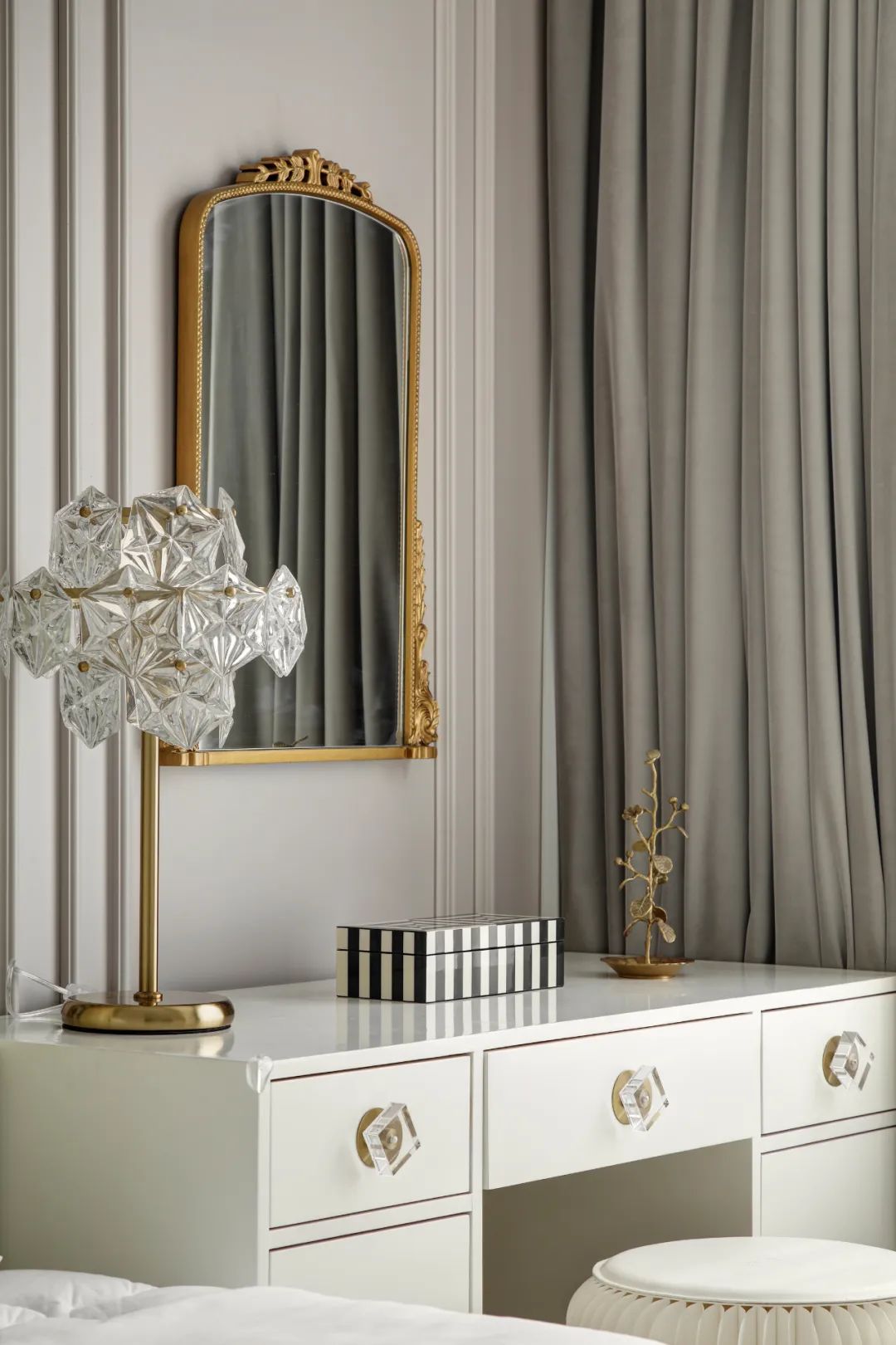 繁復裝飾也能和而不亂？看看她家，成全你的小資自由