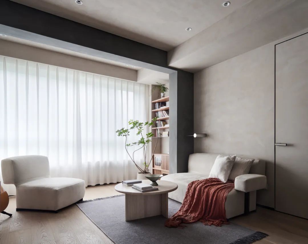 還在通刷大白墻？打破束縛的微水泥，中古家具的官宣底襯