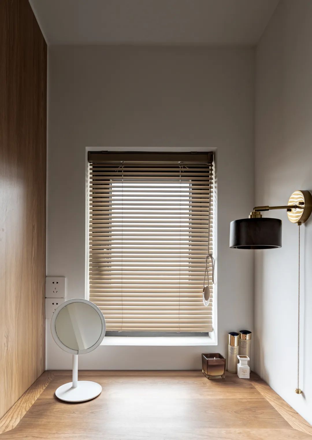 三代同堂居家新寵,原木家具配暖白硬裝,將溫馨進(jìn)行到底