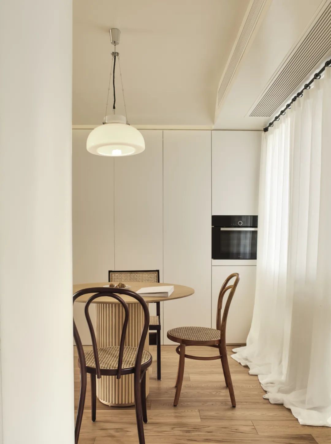 溫潤奶油風(fēng)~無用隔墻應(yīng)拆盡拆，宅家盡享“日月同輝”