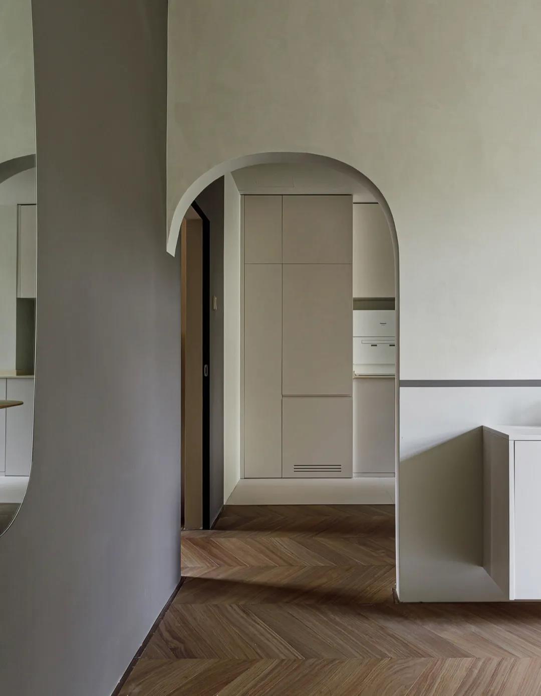 灰度變化拼出無界風格，細節把控磨平生活“棱角”