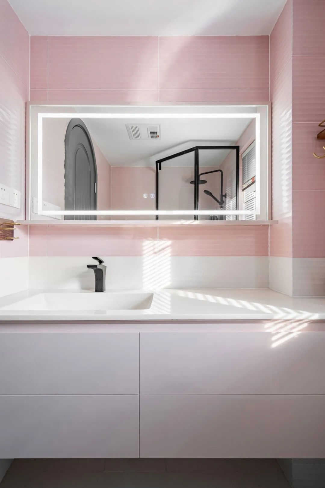 繁復裝飾也能和而不亂？看看她家，成全你的小資自由