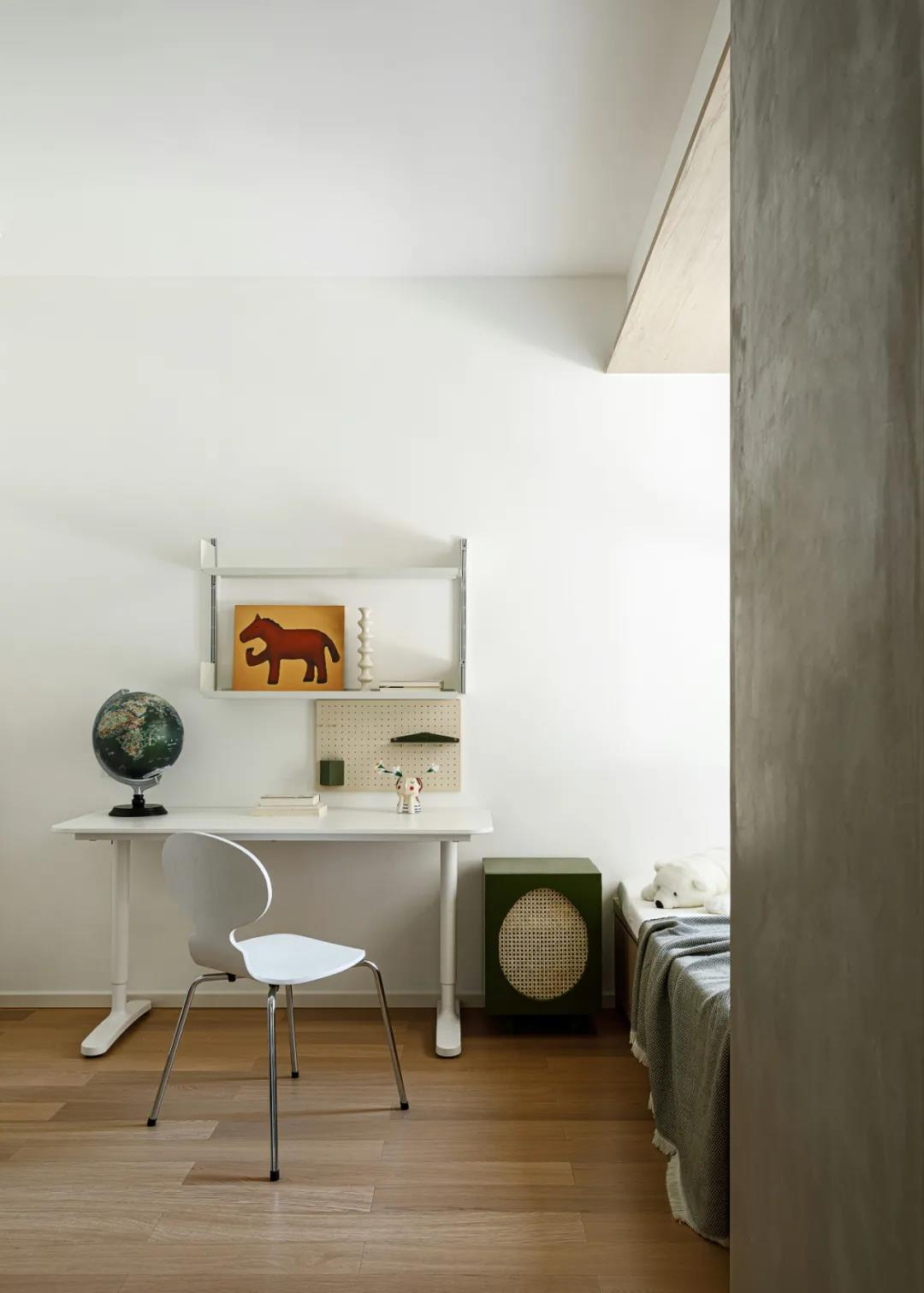 藏青+素胚，國粹配色融入現代家裝，好一個天青色等煙雨