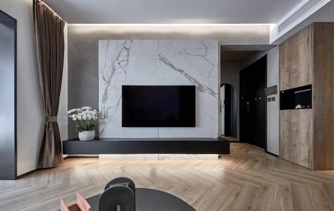 全屋通鋪魚骨紋、幾何分割裝飾墻，LDK的正確打開方式