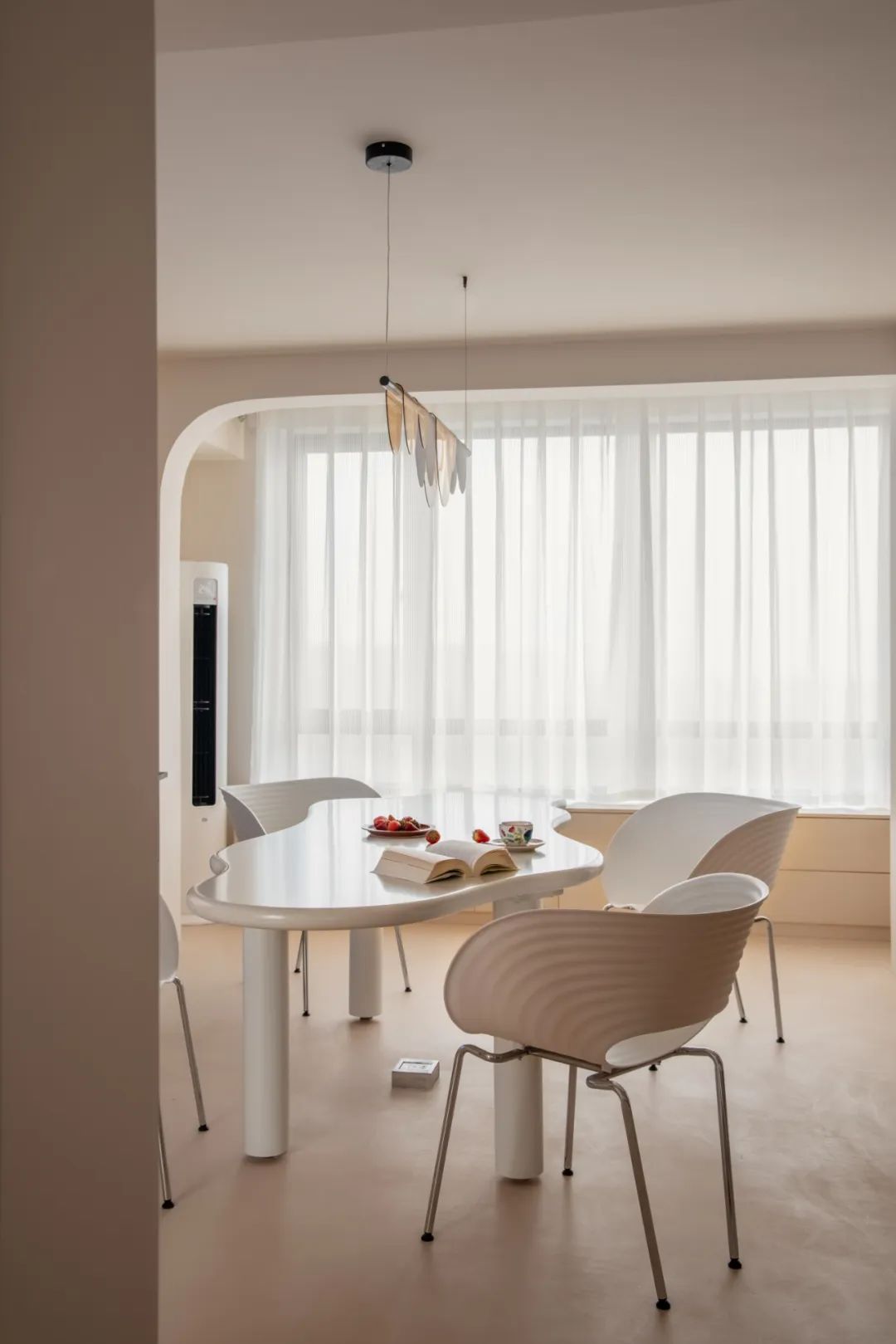 來一支草莓味的“冰激凌”，走進藝術總監的侘寂之家