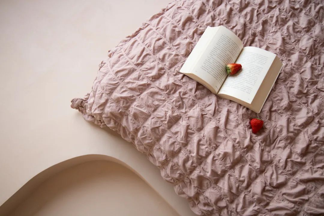 來一支草莓味的“冰激凌”，走進藝術總監的侘寂之家