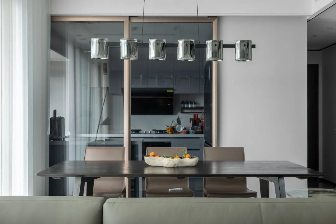 宅子只是睡覺的“窩”？NO，看這一家三口，就像住進詩歌