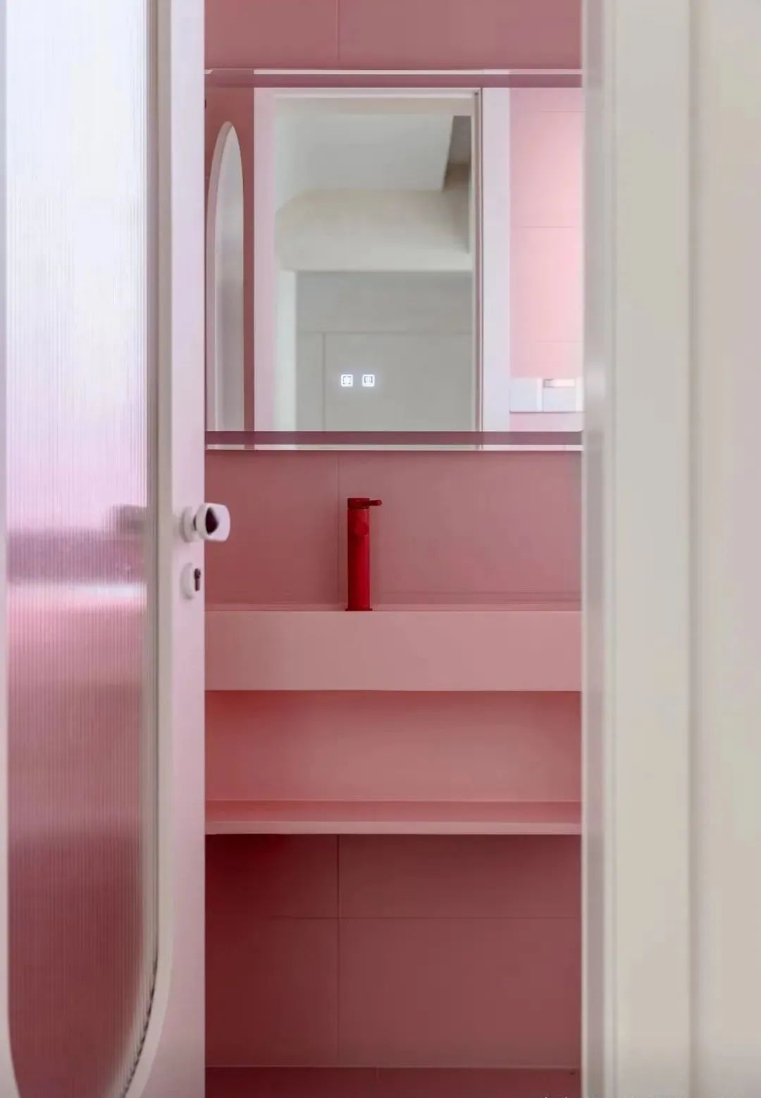 來一支草莓味的“冰激凌”，走進藝術總監的侘寂之家