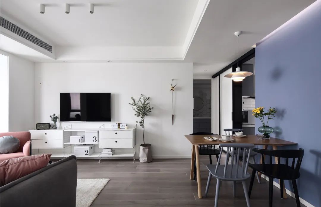 進門就是5米收納柜，2改3小戶型，布局超多驚喜~