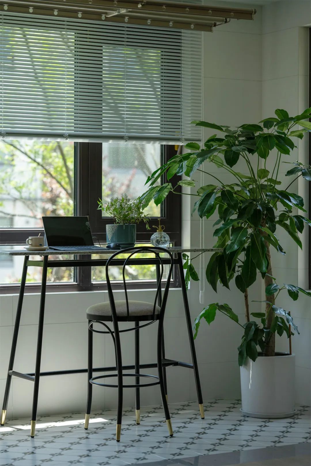 “方盒子里的平行宇宙”奶咖撞復(fù)古，時(shí)尚有深度