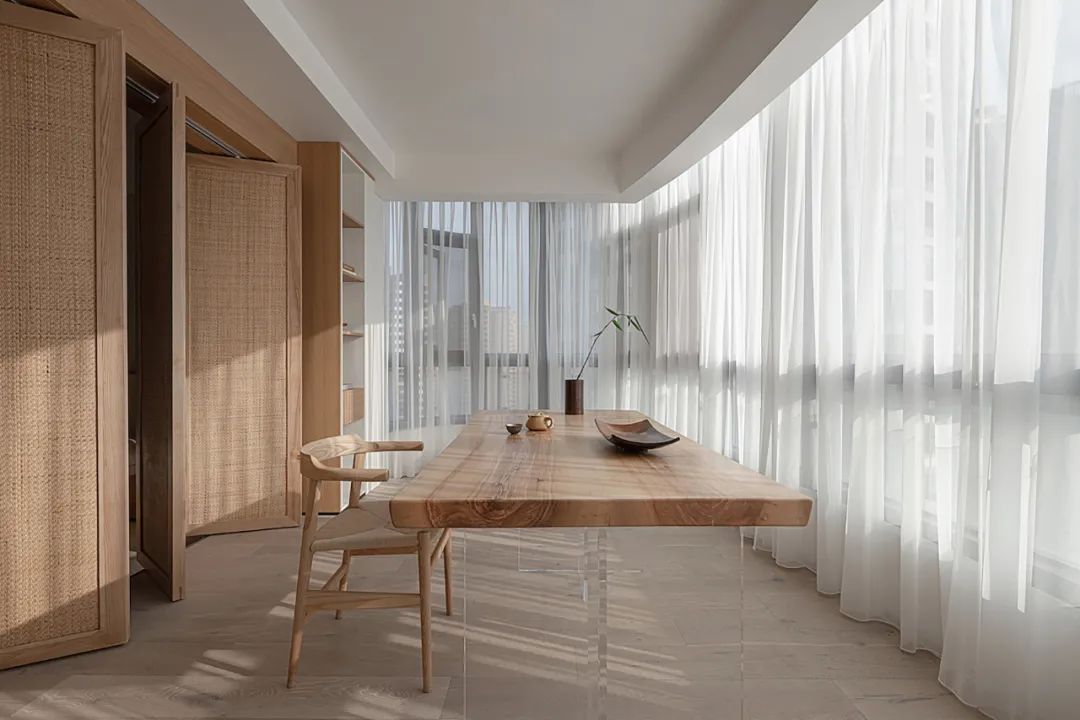 超大浴缸套間+休閑書房+獨立視聽室，人均80平的快樂！