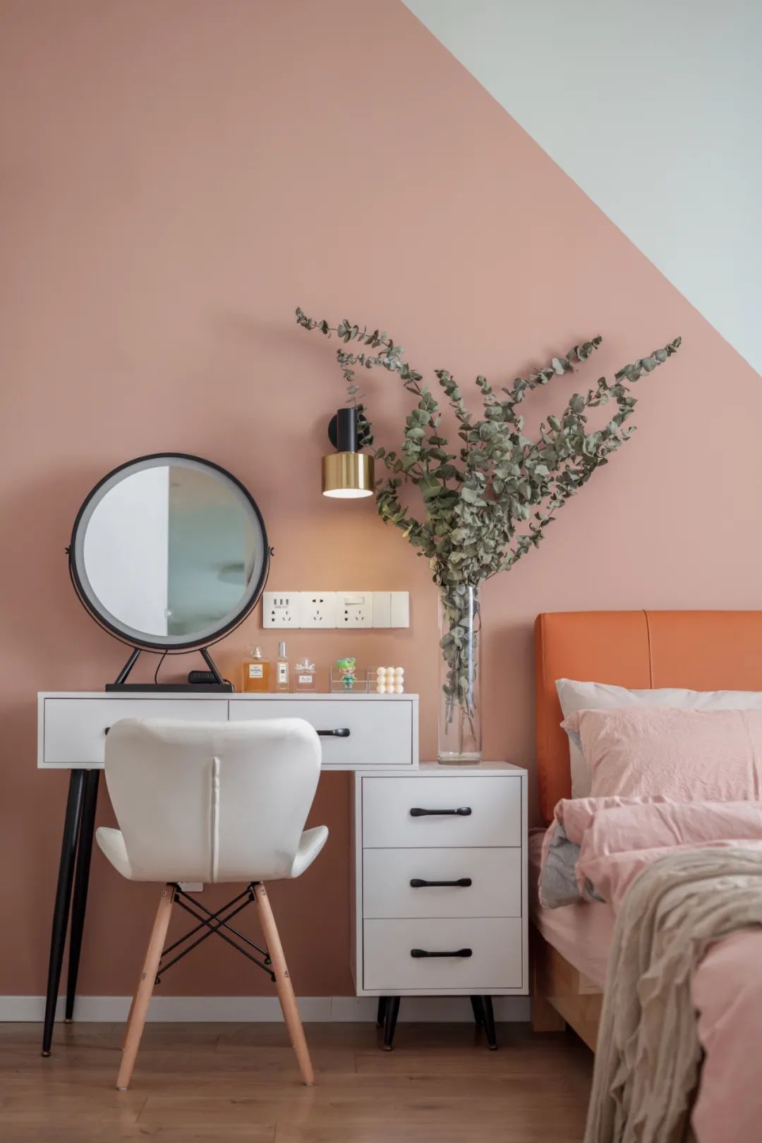 85㎡塞進多功能客廳，異戶型變成充滿巧思的北歐小家