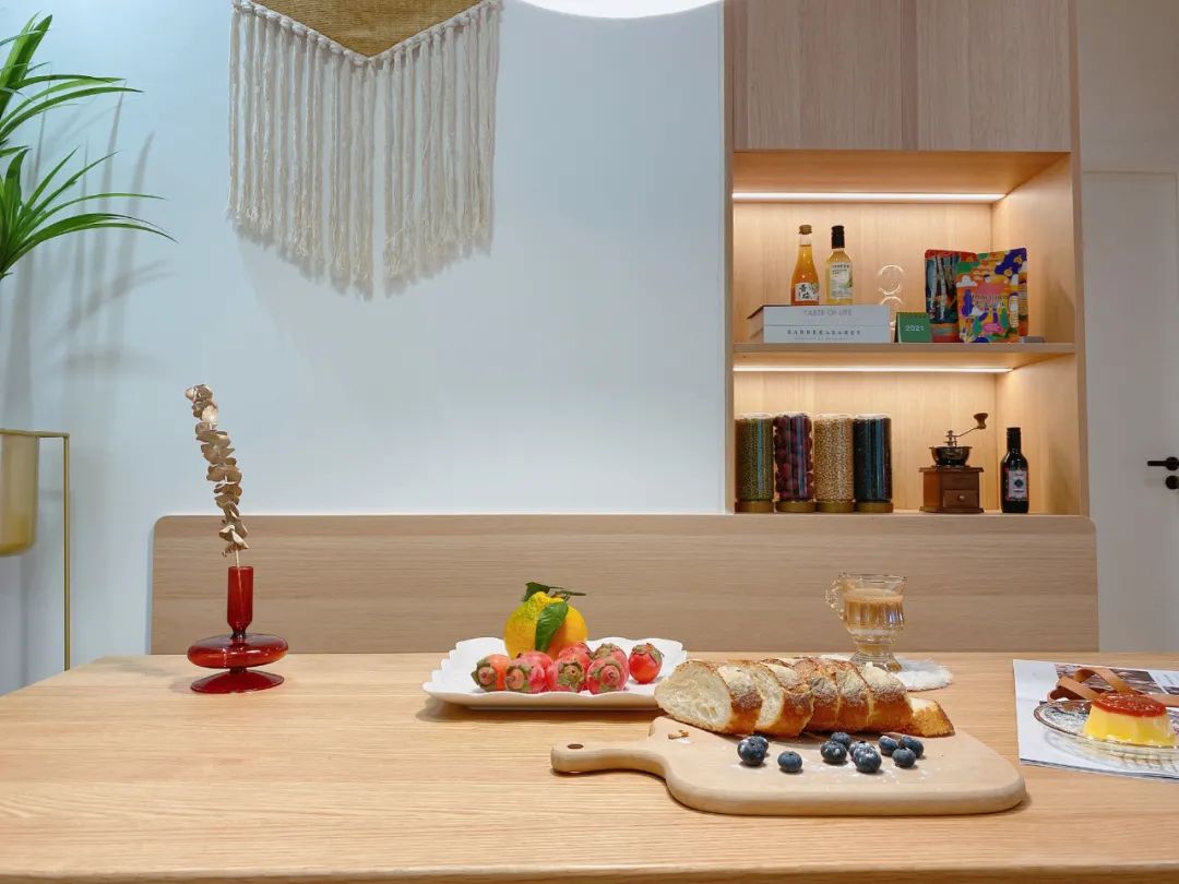 85㎡塞進多功能客廳，異戶型變成充滿巧思的北歐小家