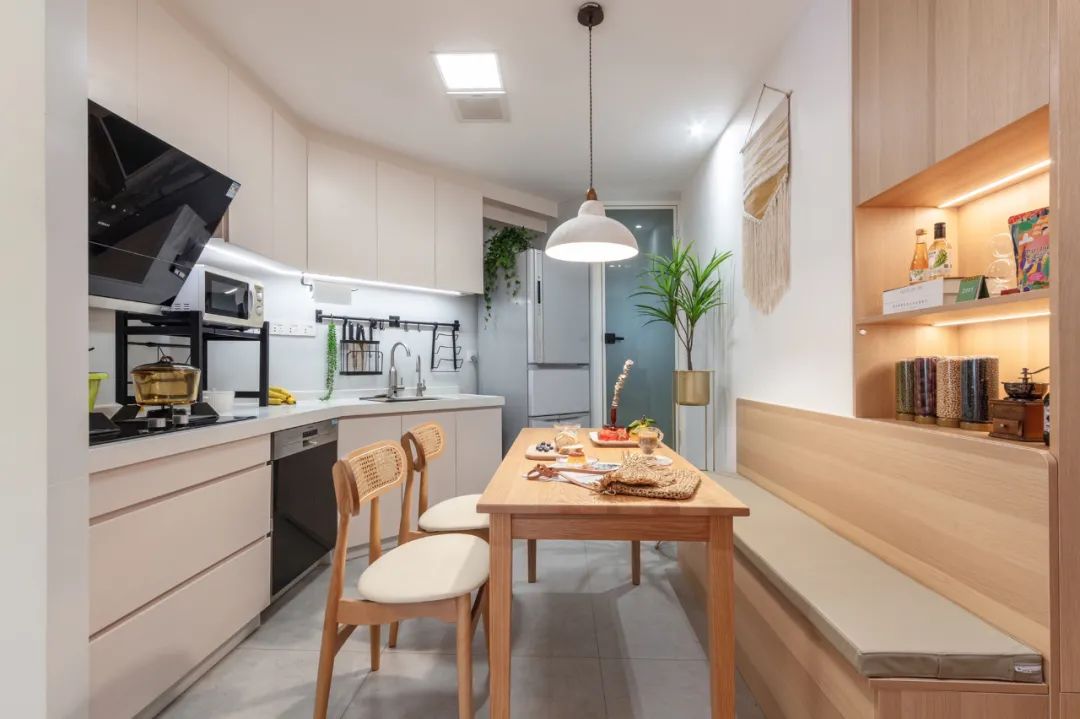 85㎡塞進多功能客廳，異戶型變成充滿巧思的北歐小家