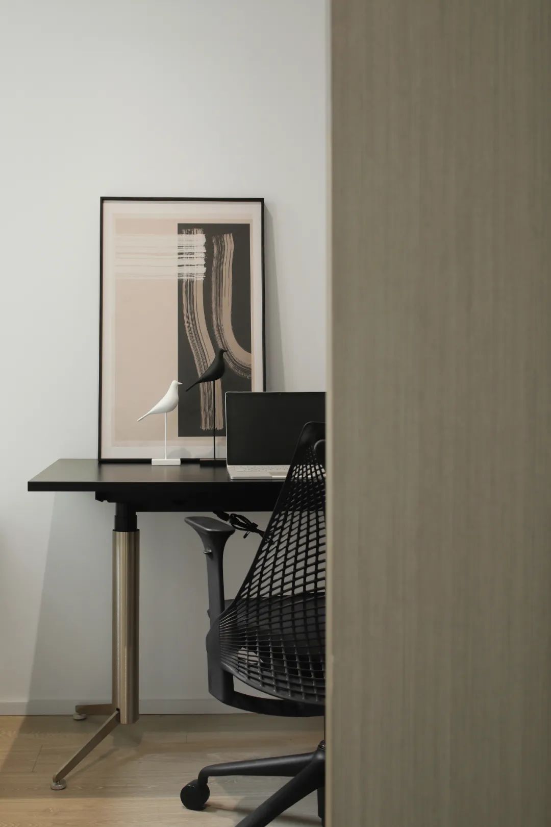 潮酷girl的“烏托邦”，暗黑系軟裝的低聲吟唱