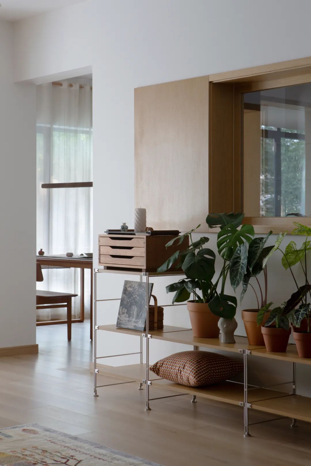 「歸隱」夫妻的都市“陋室”，慵懶原木藏書閣，宅不夠！