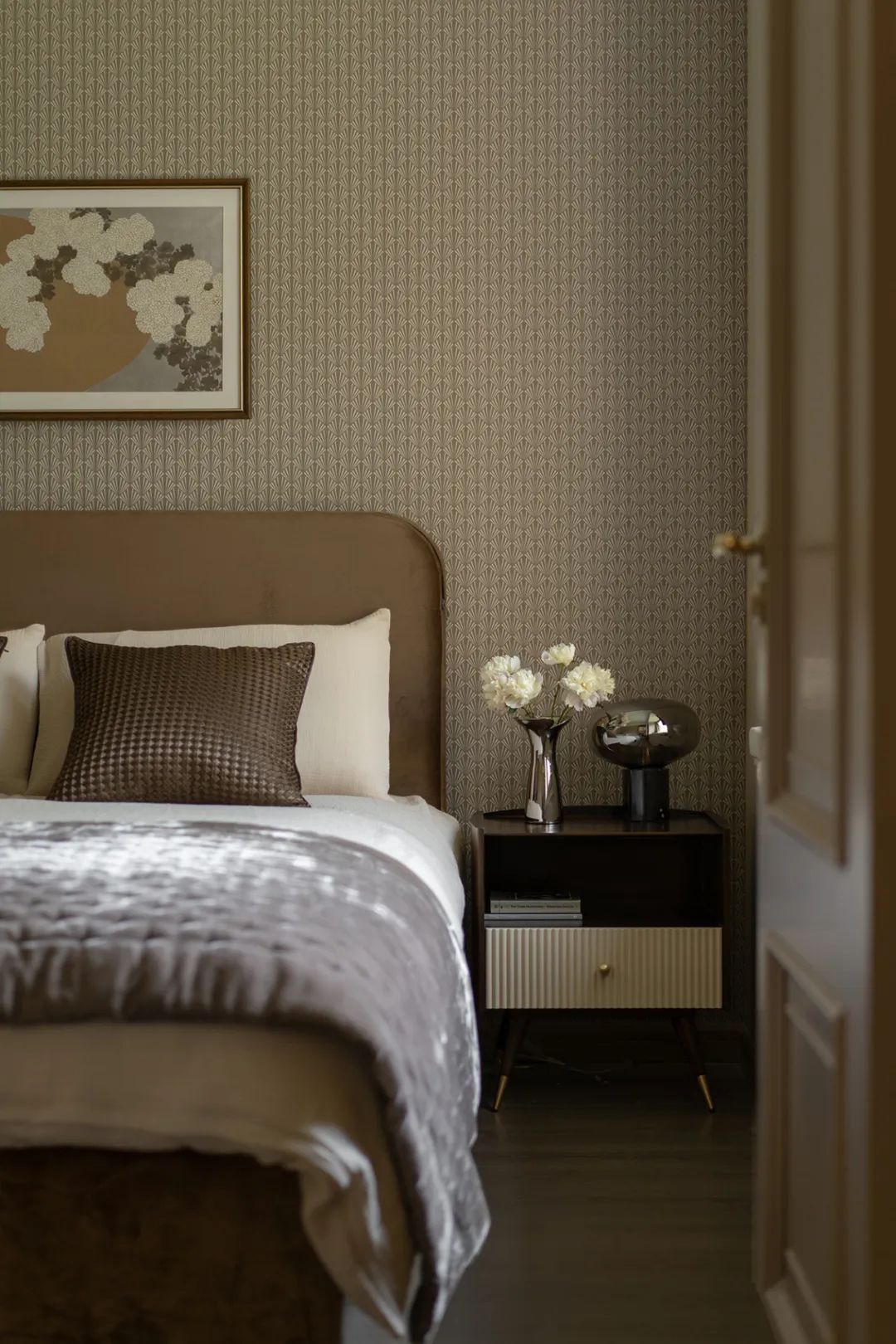 “方盒子里的平行宇宙”奶咖撞復(fù)古，時(shí)尚有深度