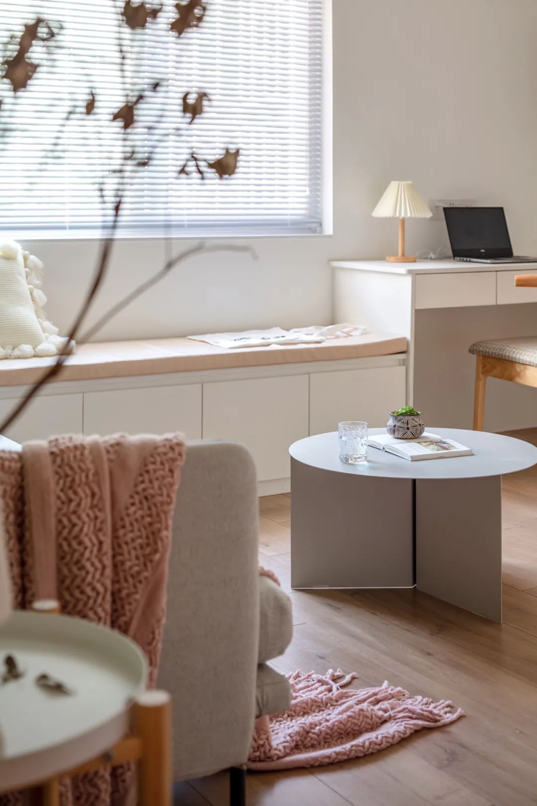 85㎡塞進多功能客廳，異戶型變成充滿巧思的北歐小家