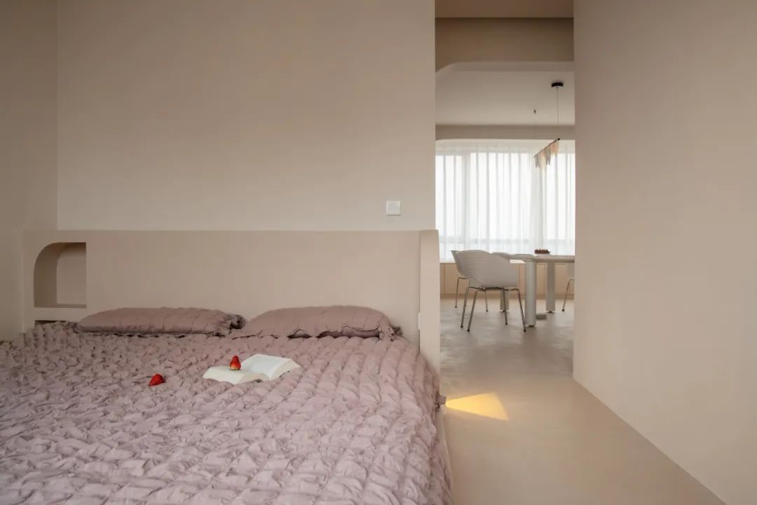 來一支草莓味的“冰激凌”，走進藝術總監的侘寂之家