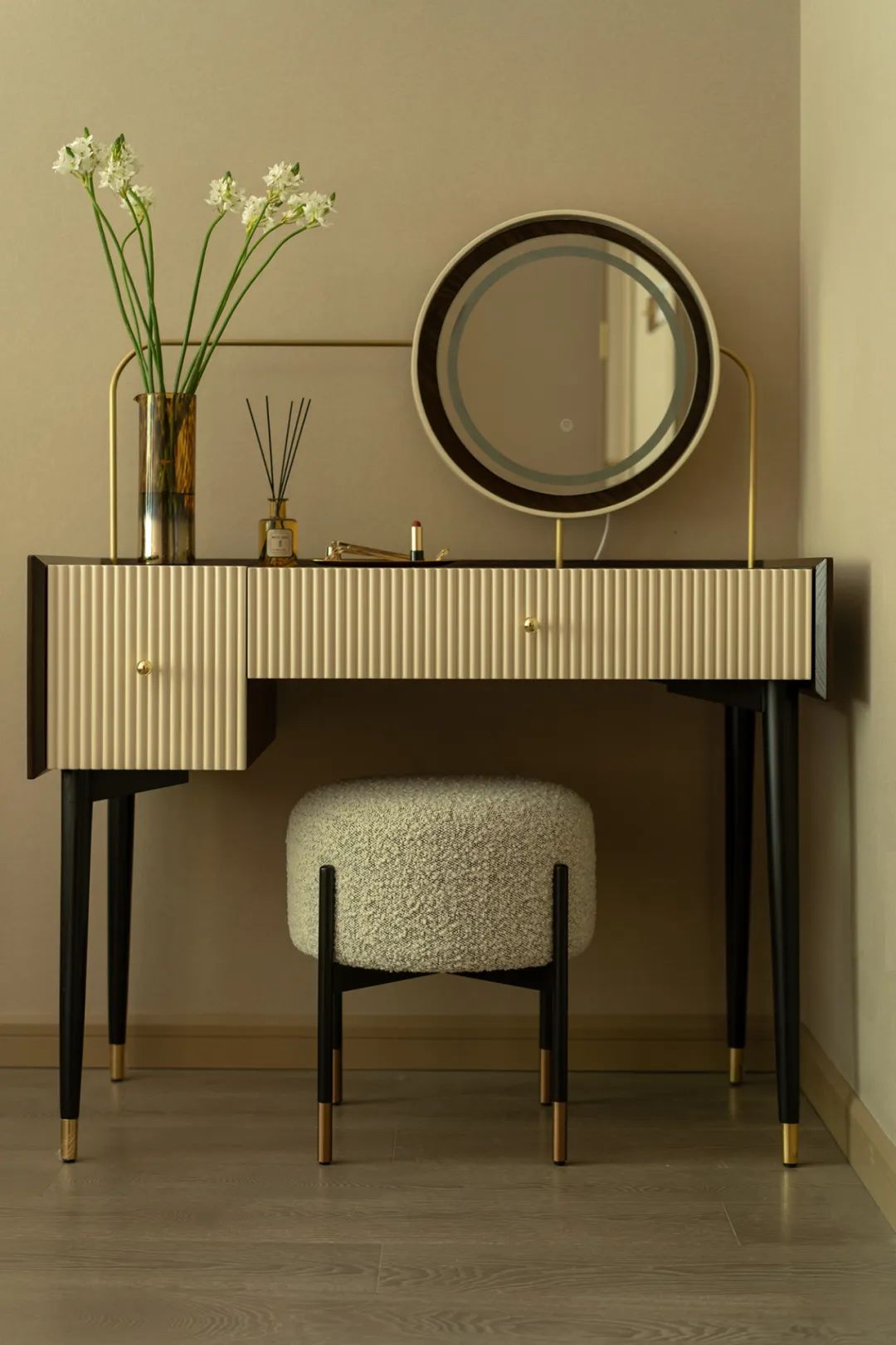 “方盒子里的平行宇宙”奶咖撞復(fù)古，時(shí)尚有深度