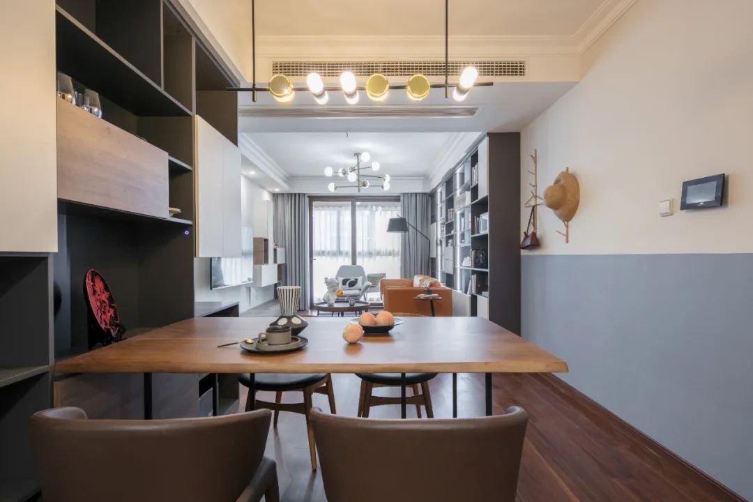 三口之家丨客餐廳一體＋超贊書架墻，滿滿精致感！