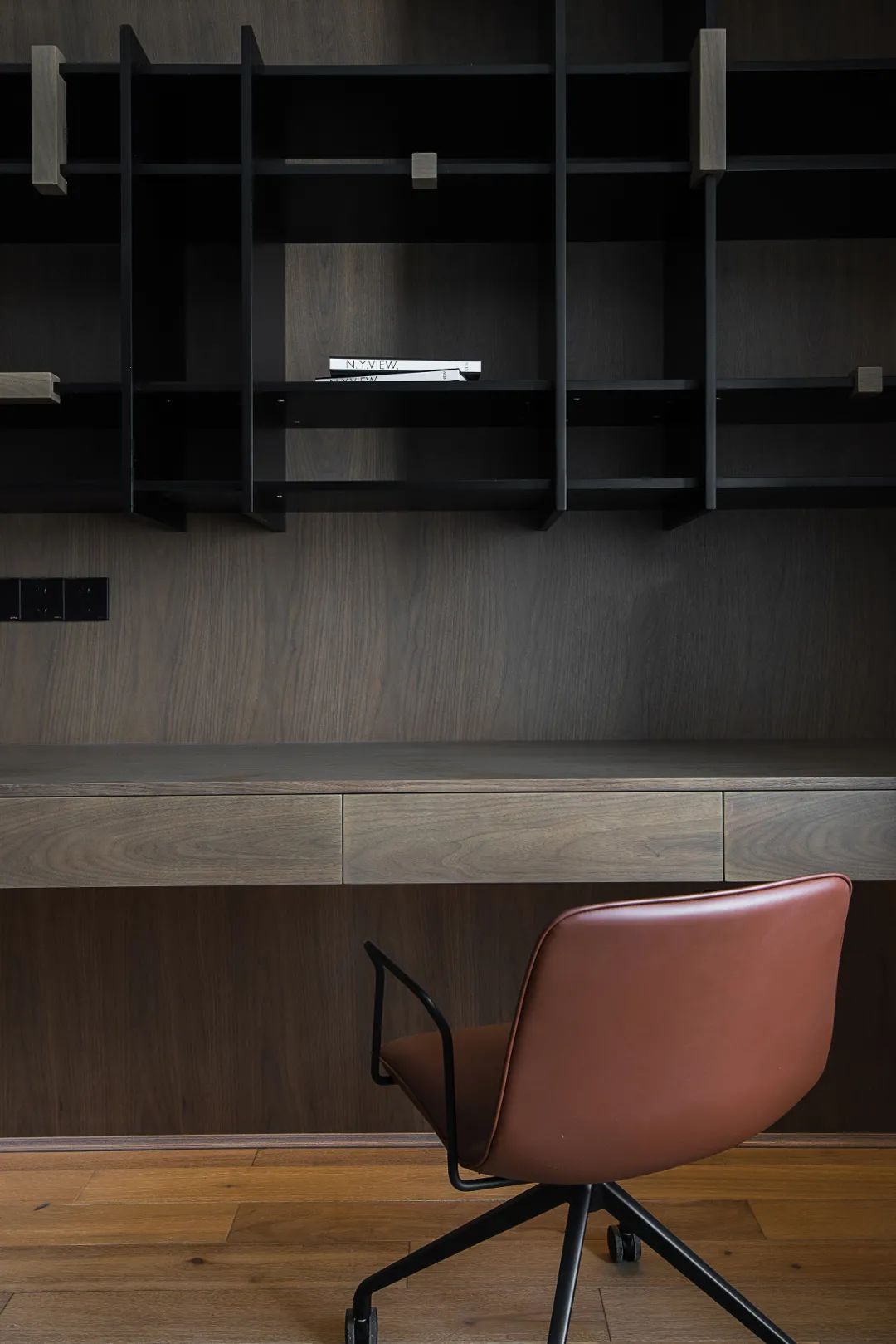 一家5口如何審美一致？他家刷成愛馬仕橙，房價都漲了