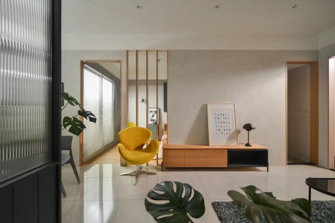 原木、鐵藝、莫蘭迪，美女律師住出獨(dú)居精彩