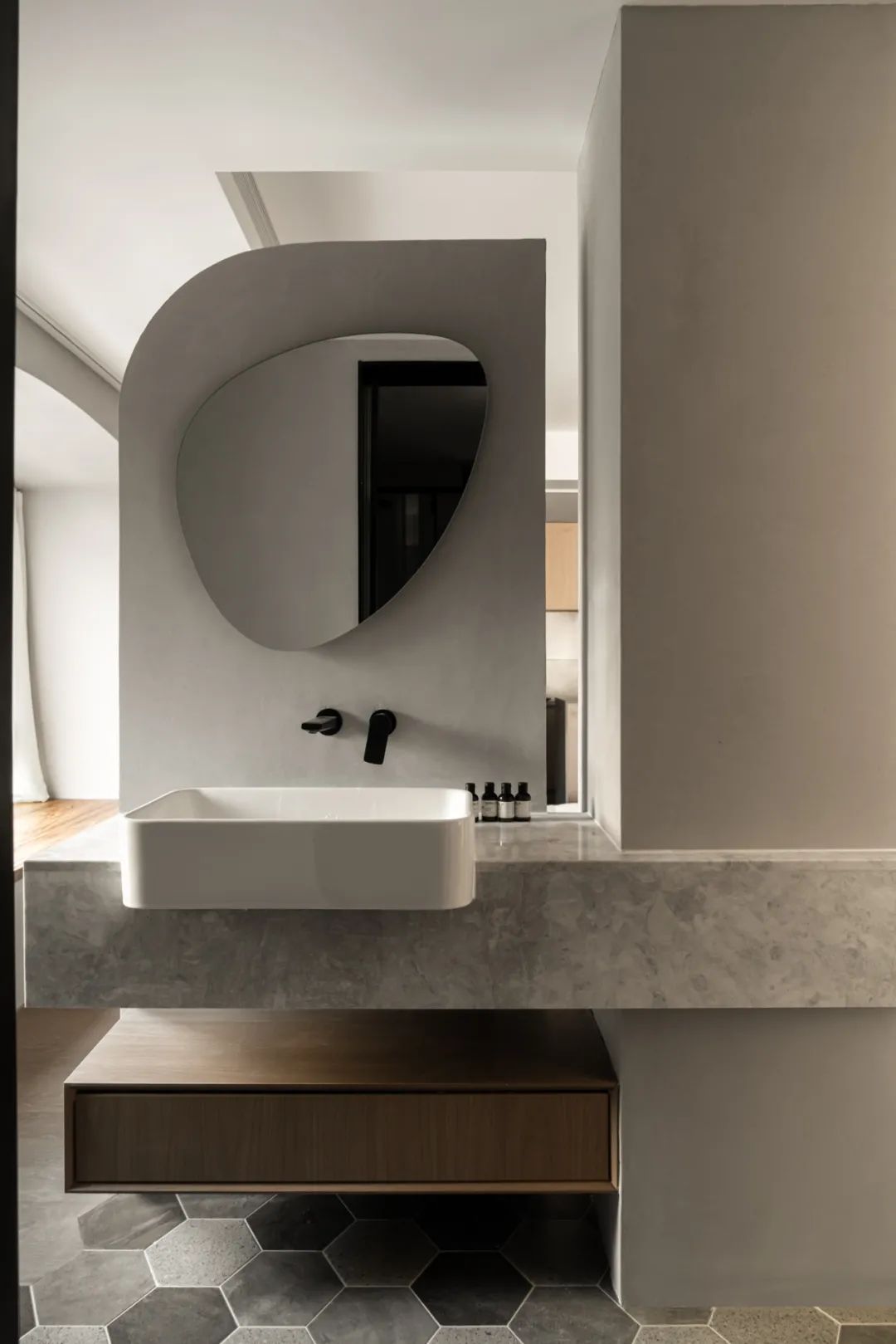 “去客廳化”有多爽?她家憑借異形窗+開放浴缸圈粉無數