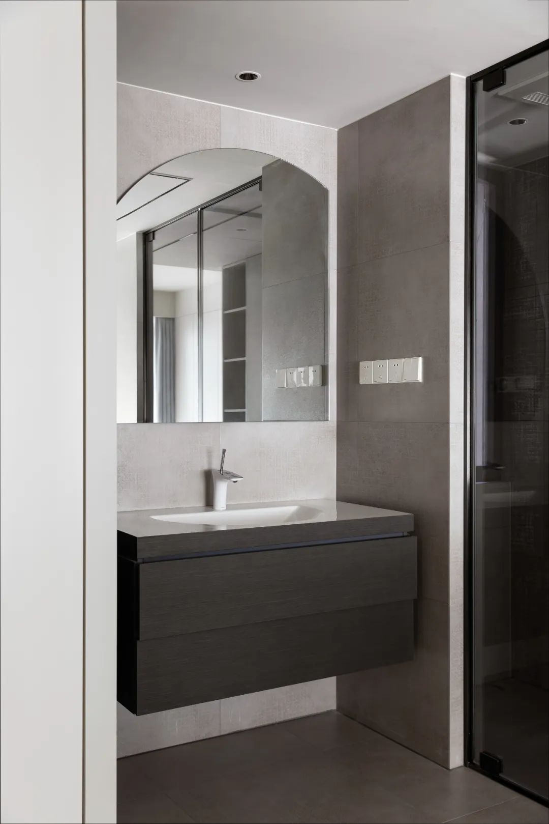 三代同堂坐擁中西式廚房+滑梯兒童房，看完我想住進去