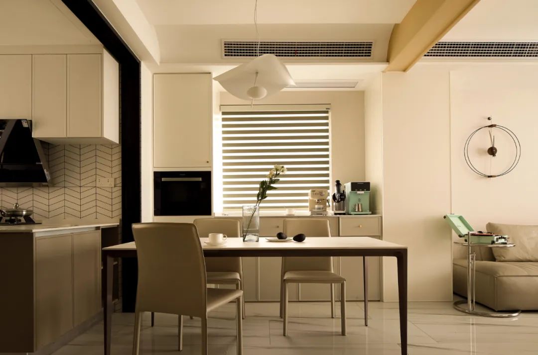 復式房必看丨樓梯下做玄關柜+次臥改成閱讀角，豪宅范